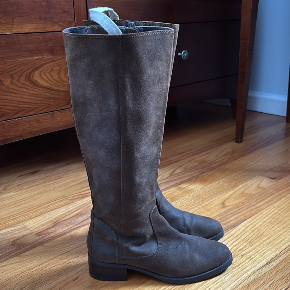 Donald J Pliner boots.  Size 7.  Like new condition.